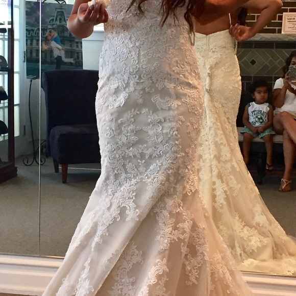 Brand new wedding gown - Picture 2 of 8